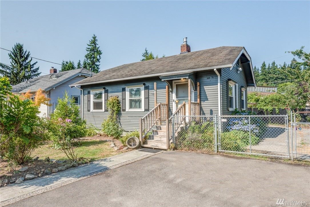 Property Photo:  5828 Oakes Ave  WA 98203 