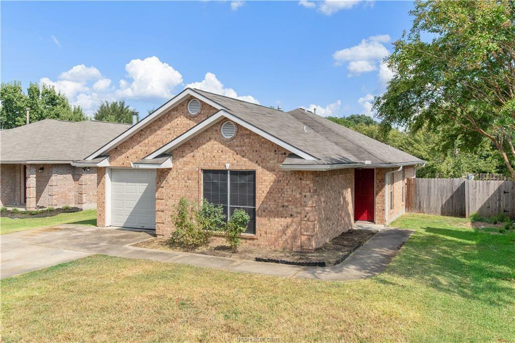 Property Photo:  806 Azalea Court  TX 77840 