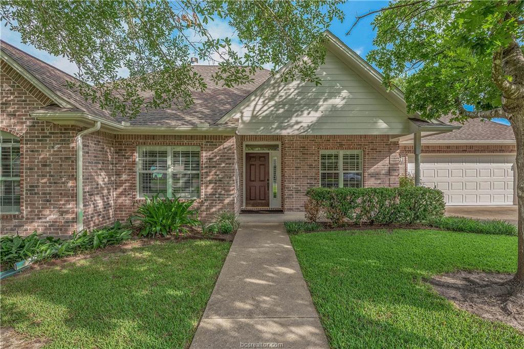 Property Photo: 2103 Maplewood Court TX 77845-4612