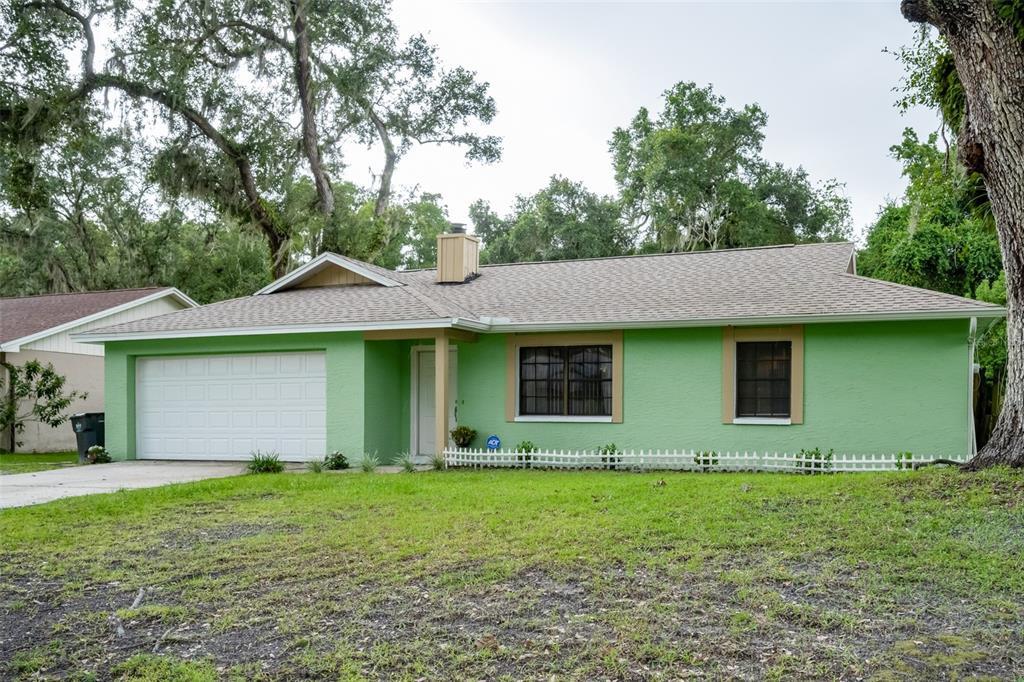 Property Photo: 8010 Fawnridge Circle FL 33610