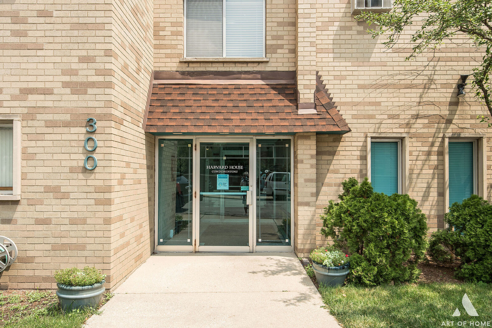 Property Photo: 300 Circle Avenue 5D IL 60130