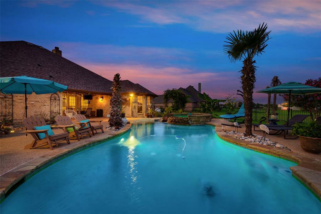 Property Photo: 10042 Mustang Run TX 75126