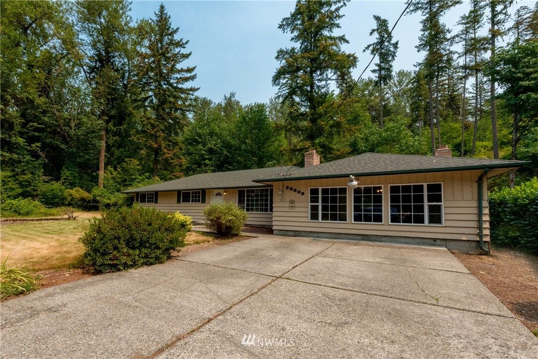 Property Photo:  23006 Upper Dorre Don Way SE  WA 98038 
