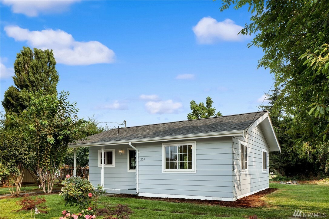 Property Photo: 252 Harrison St WA 98295