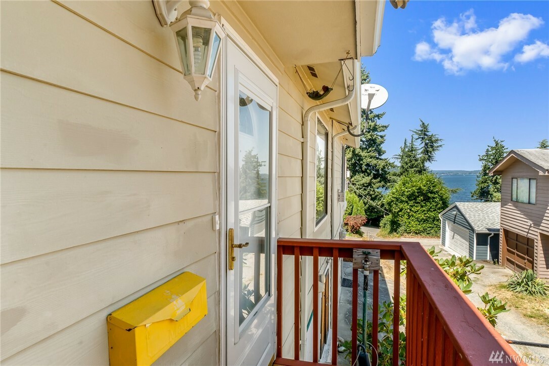 Property Photo: 8542 S 114th St WA 98178