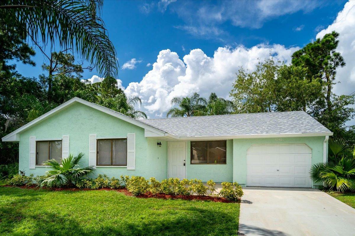 Property Photo:  1298 SW Fountain Avenue  FL 34953 