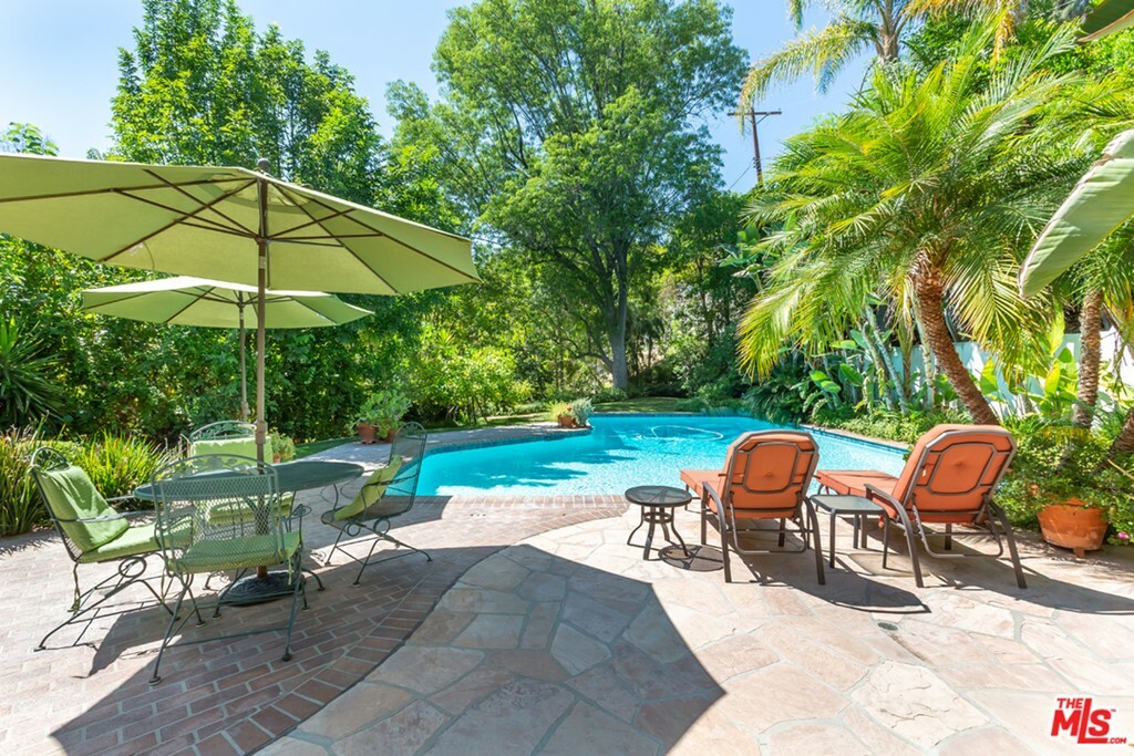 Property Photo:  4912 Medina Drive  CA 91364 