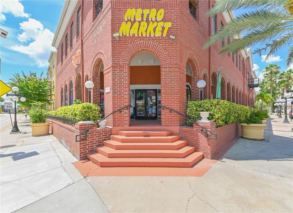 Property Photo:  1810 E Palm Avenue 4107  FL 33605 