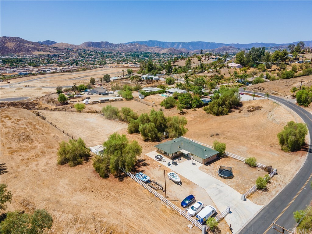 Property Photo:  24419 Conejo Dr  CA 92587 