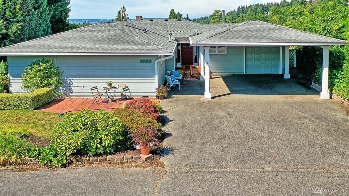 Property Photo:  1052 Sprague St  WA 98020 