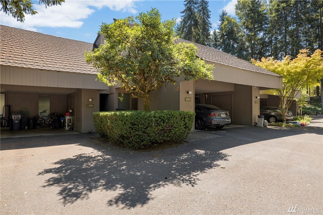 Property Photo:  13835 NE 69th St 684  WA 98052 