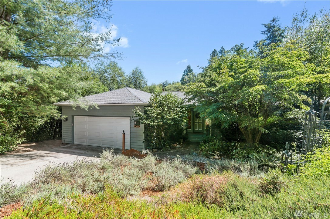 Property Photo:  8023 Sandpiper Lane NE  WA 98110 