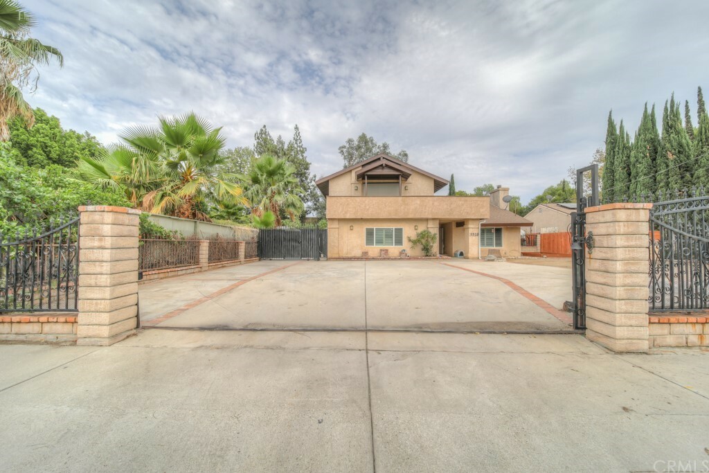 Property Photo:  9520 Aqueduct Avenue  CA 91343 