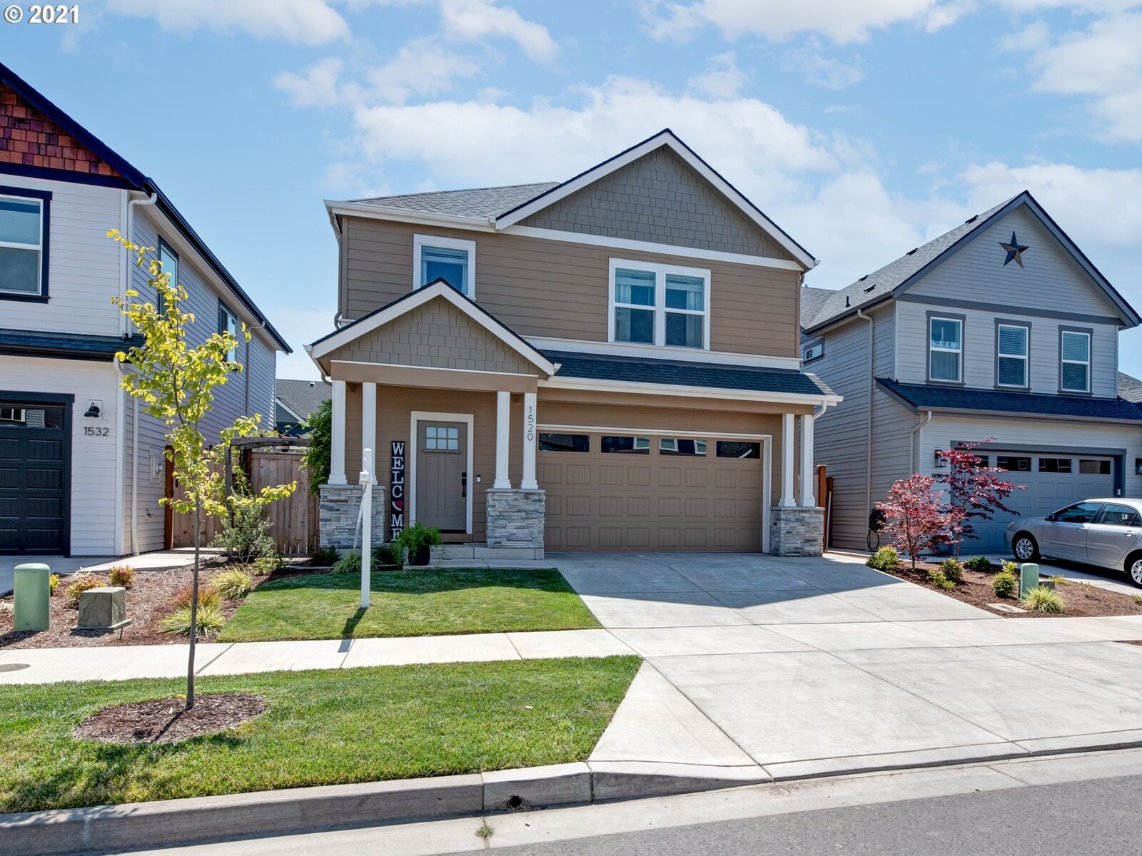 Property Photo: 1520 Sand Trap Ln OR 97408