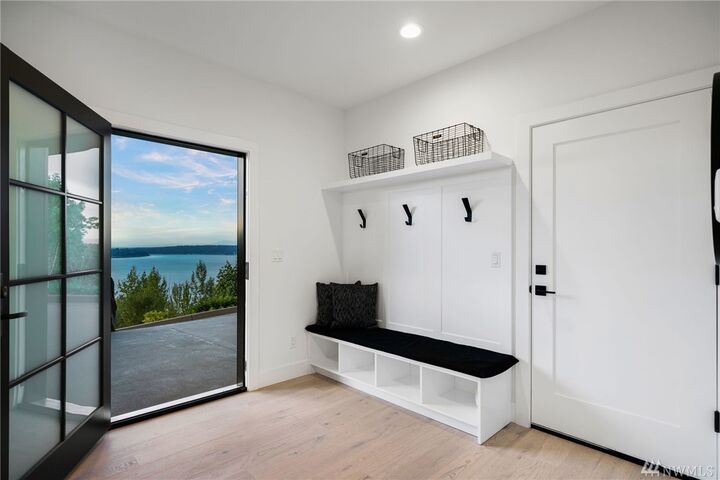 Property Photo: 17263 SE 43rd St WA 98006