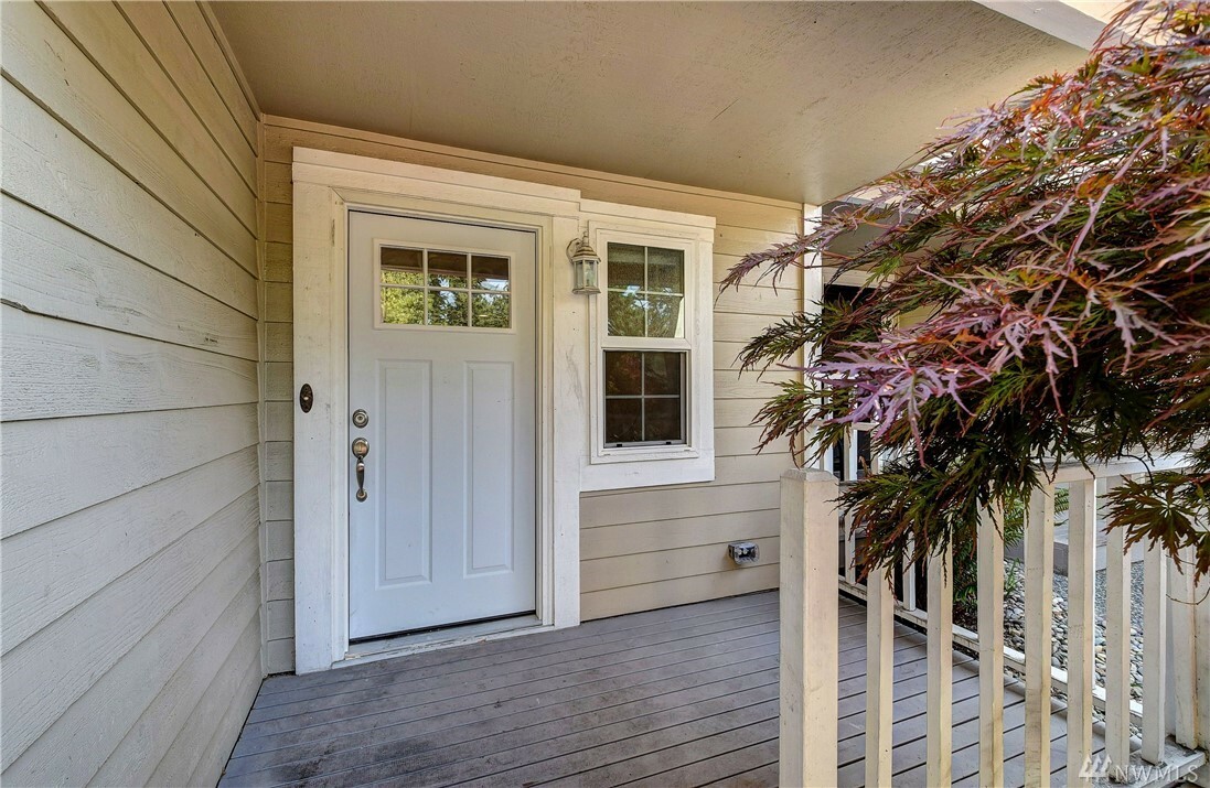Property Photo: 7821 196th St SW B WA 98026