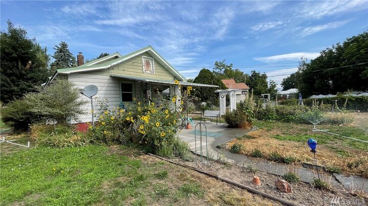 Property Photo: 433 Okoma Dr WA 98841