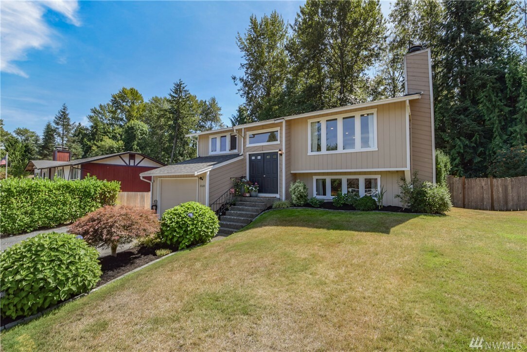 Property Photo:  10320 12th Place SE  WA 98258 
