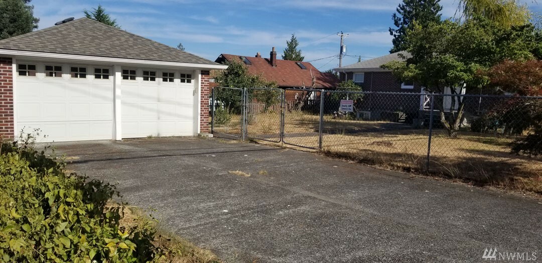 Property Photo:  1201 E 34th St  WA 98404 