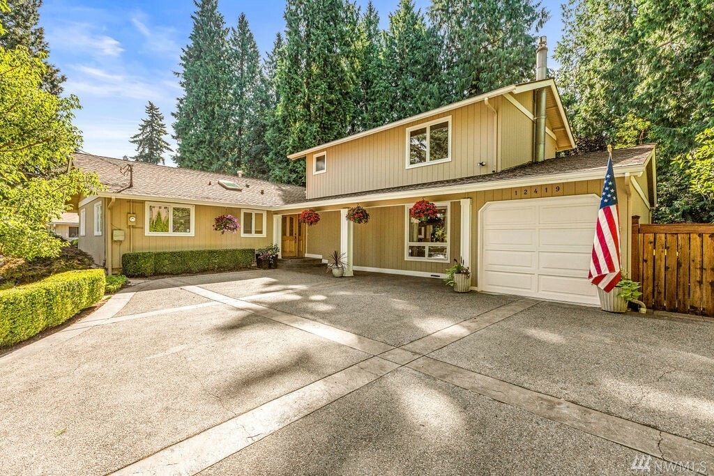Property Photo: 12419 NE 72nd St WA 98033