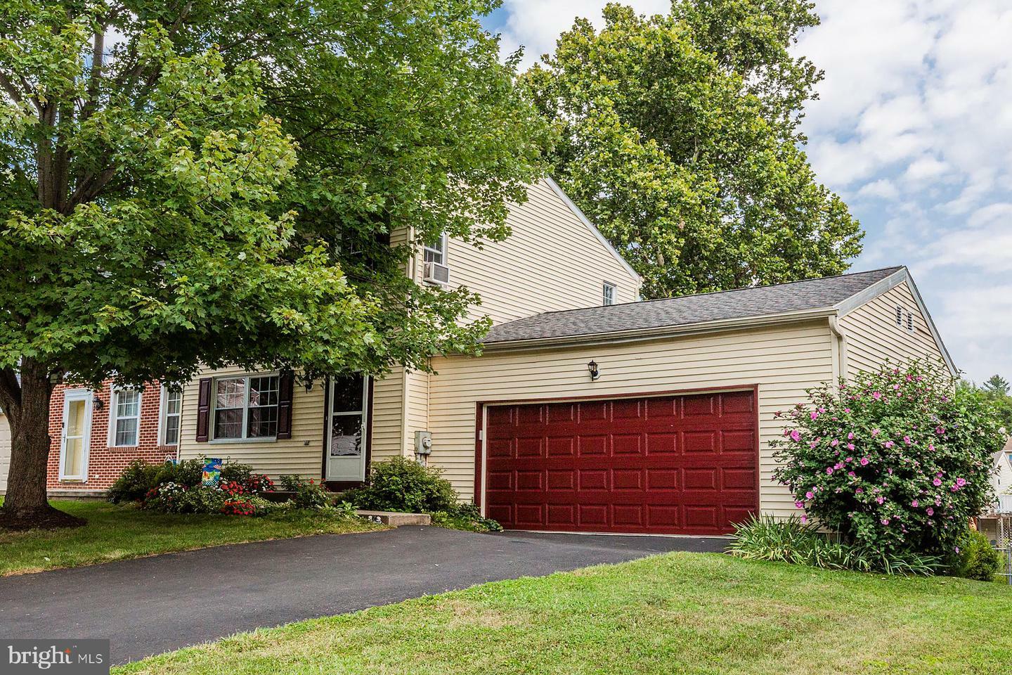 Property Photo:  1034 Monticello Lane  PA 17603 