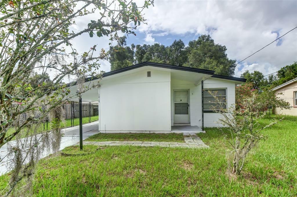 Property Photo:  1018 E Georgia Avenue  FL 32724 