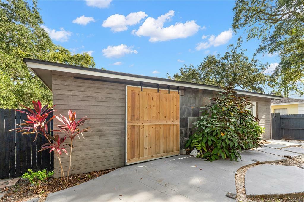 Property Photo:  2820 W Bay Avenue  FL 33611 