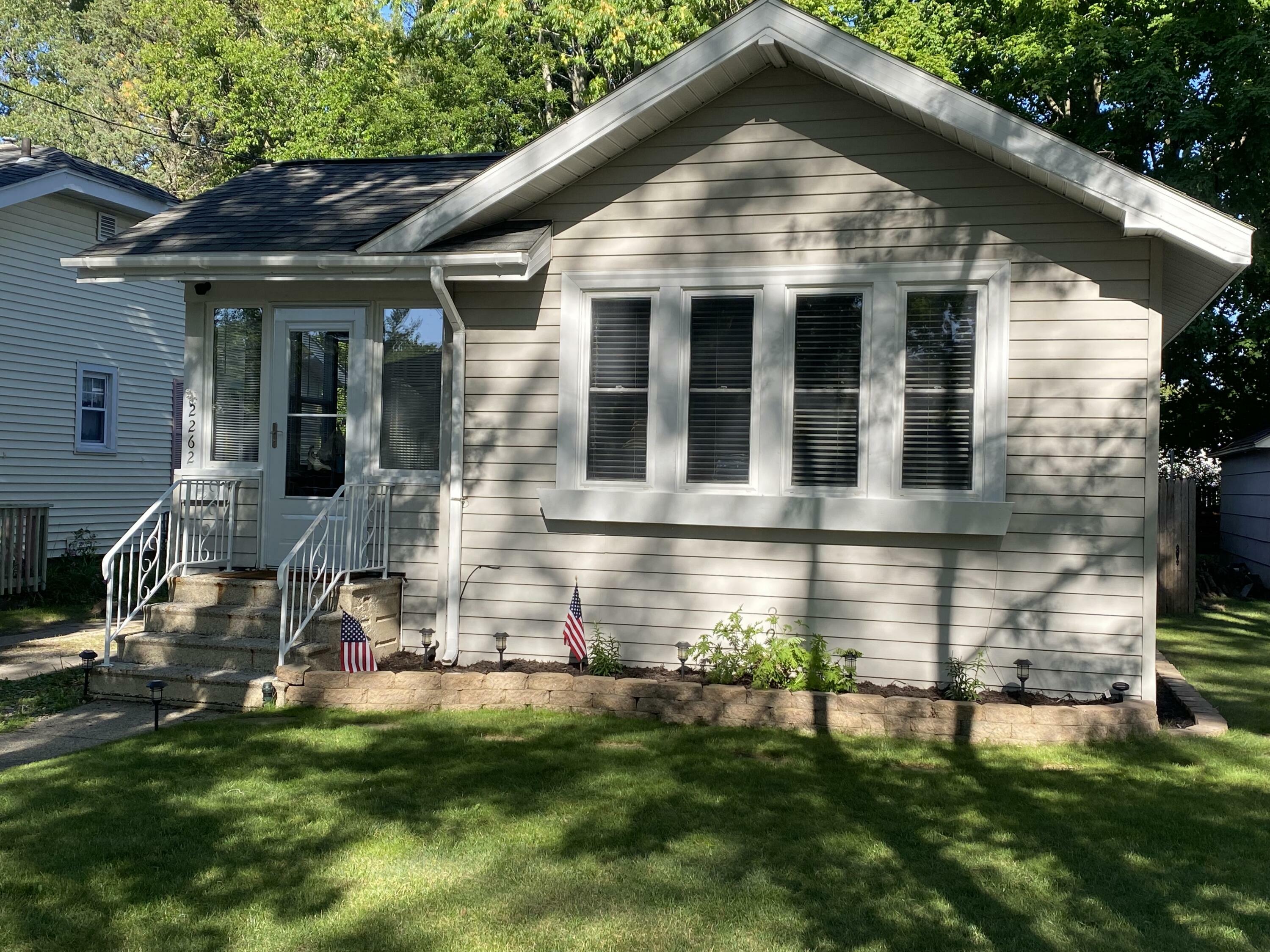 Property Photo:  2262 Blodgett Street  MI 49441 