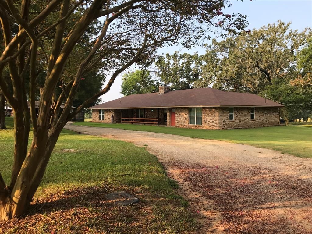 Property Photo:  195 Cr 1933  TX 75455 