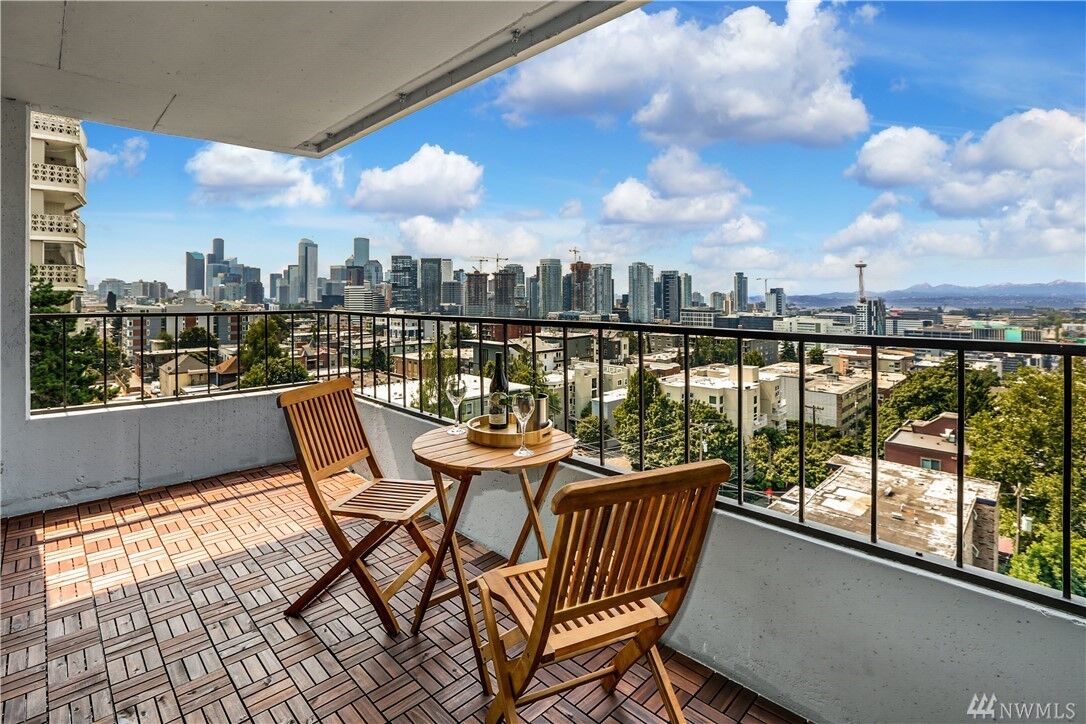 Property Photo:  601 Belmont Ave E A-7  WA 98102 