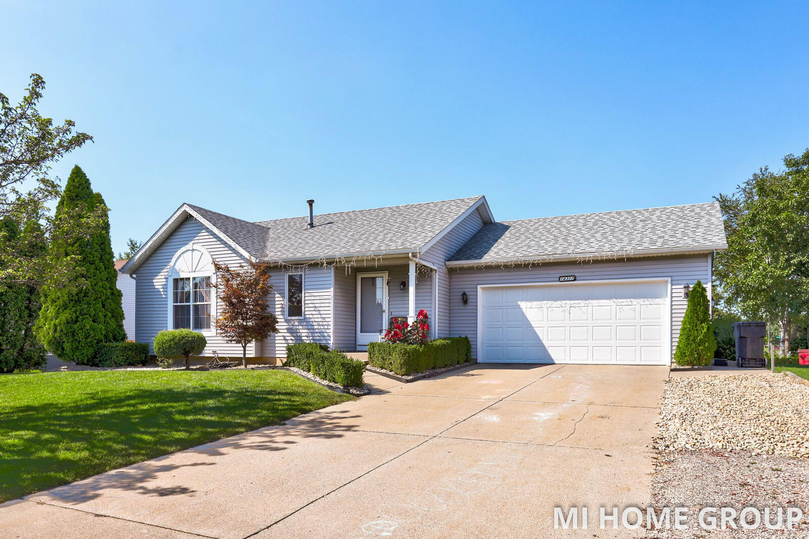 Property Photo:  14307 Aspen Vale Drive  MI 49424 