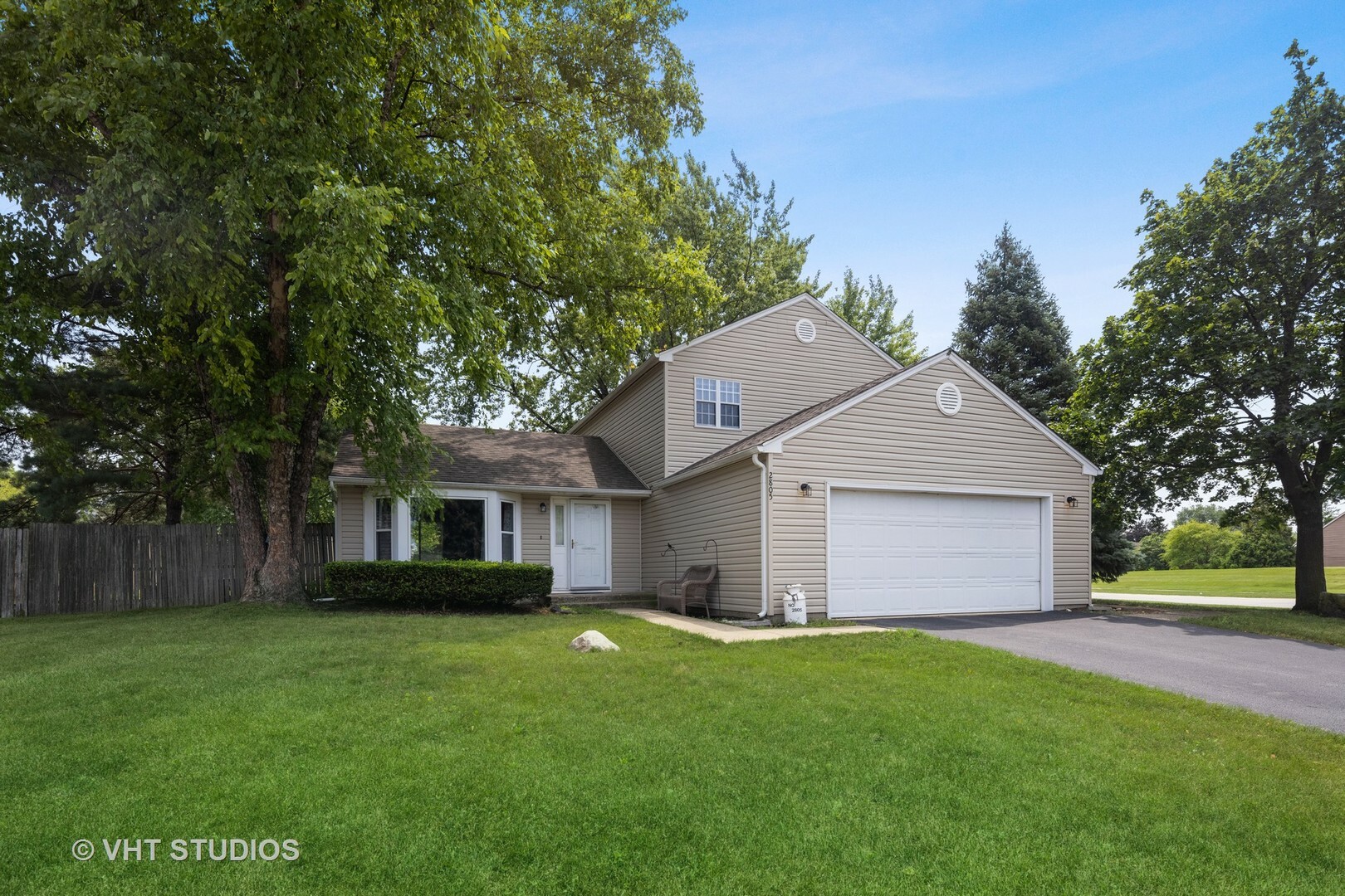 Property Photo: 2805 Fox Hill Road IL 60504