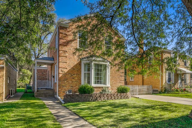 Property Photo:  562 E Thacker Street  IL 60016 