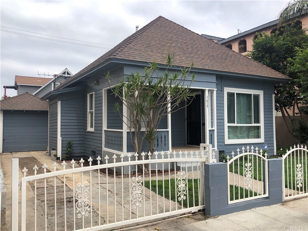 Property Photo: 1617 E Florida Street CA 90802