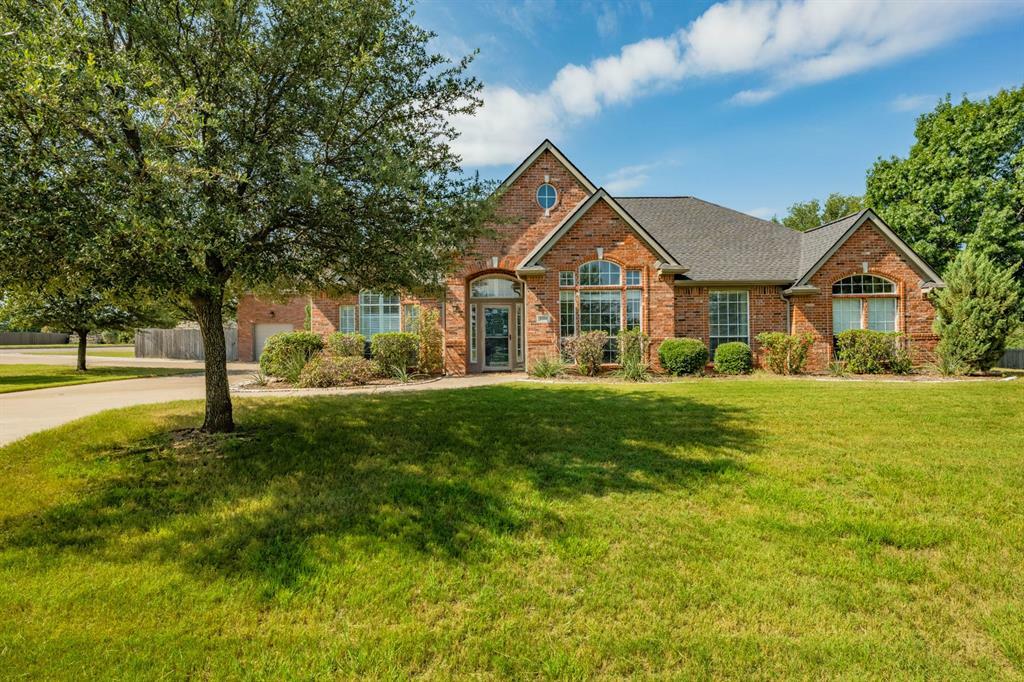 Property Photo:  2207 W Emerald Bend Court  TX 76049 