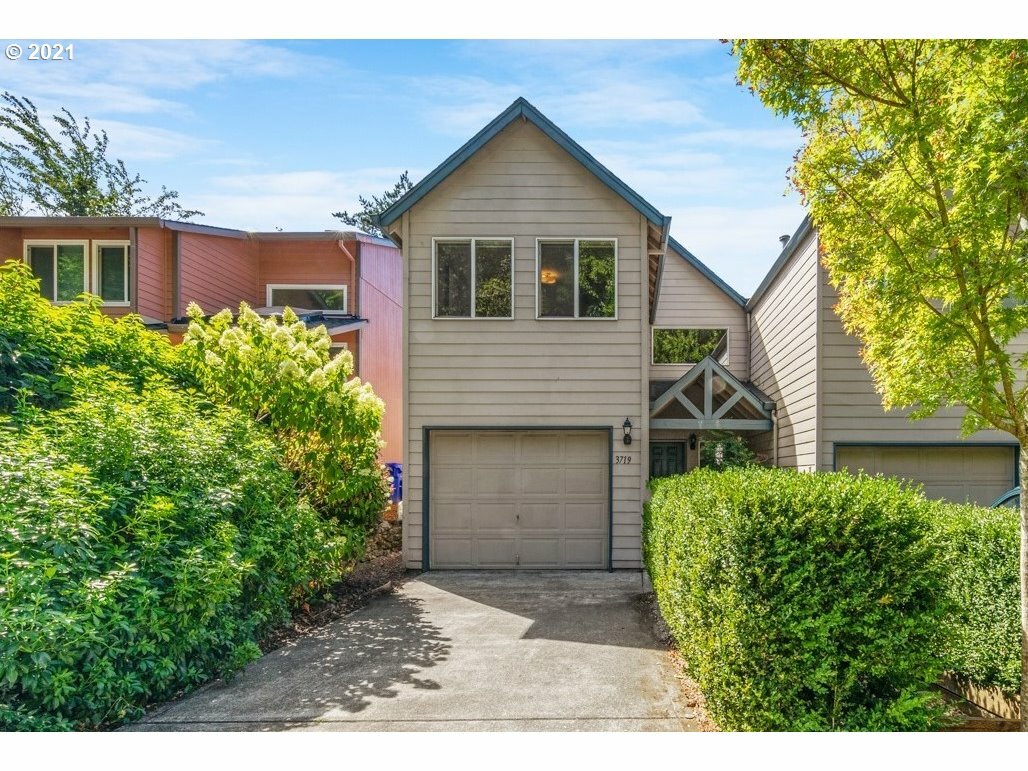 Property Photo: 3719 SE 43rd Ave OR 97206