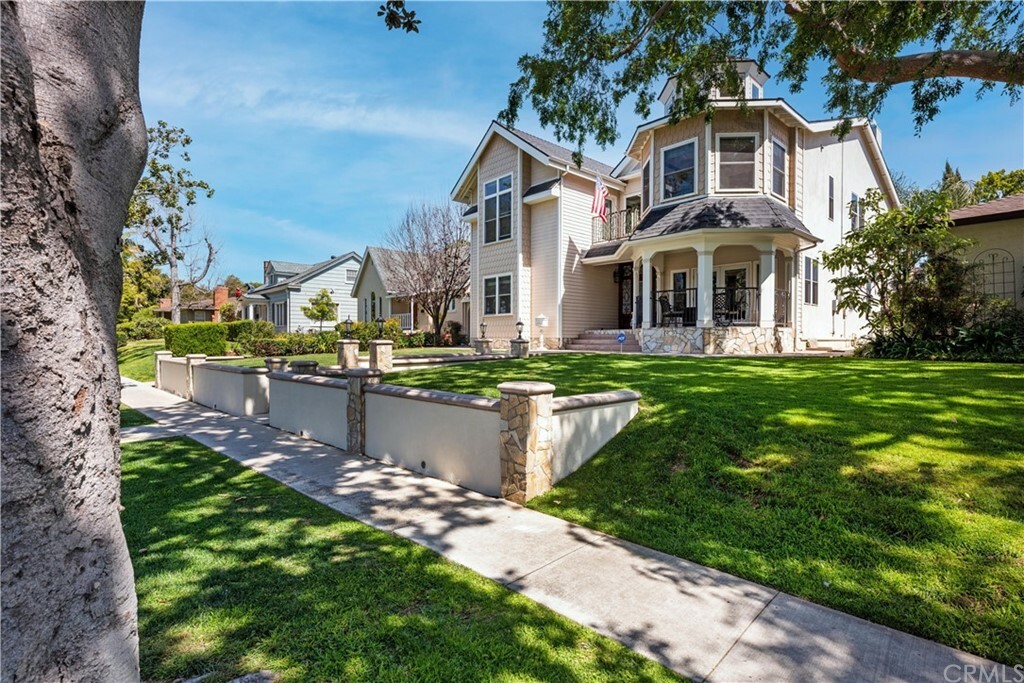 Property Photo:  3814 Country Club Drive  CA 90807 