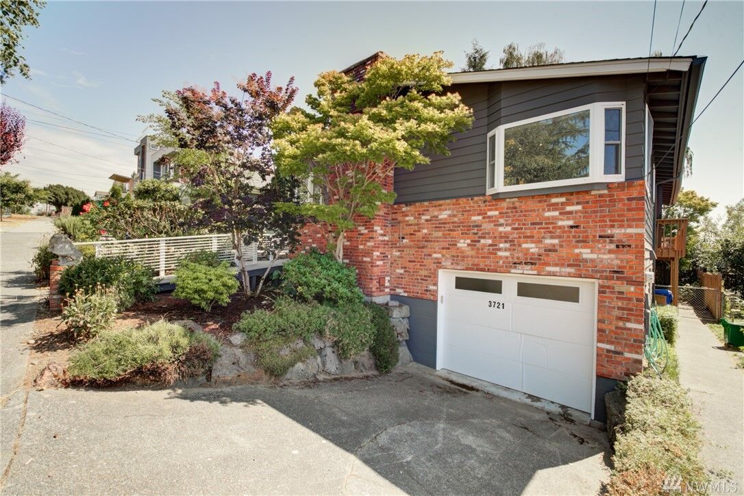 Property Photo:  3721 SW Austin St  WA 98126 