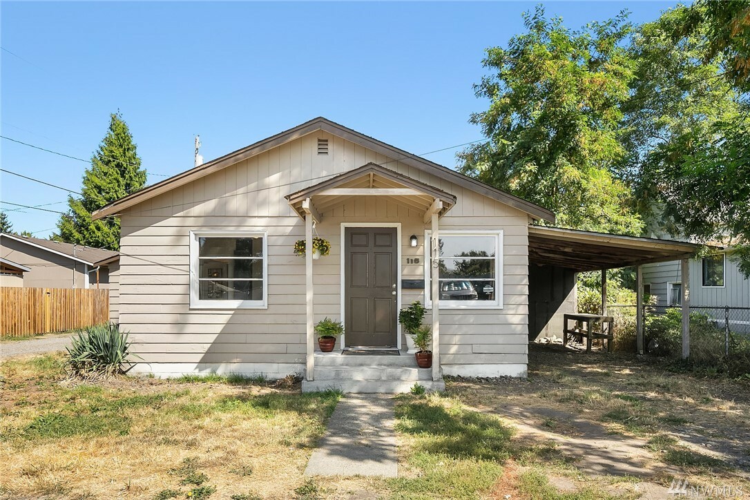 Property Photo:  115 E Morton St  WA 98032 