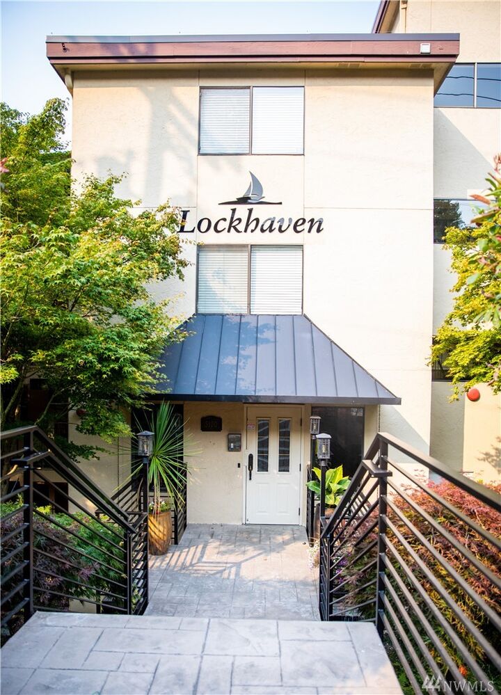 Property Photo: 3100 W Commodore Wy 202 WA 98199