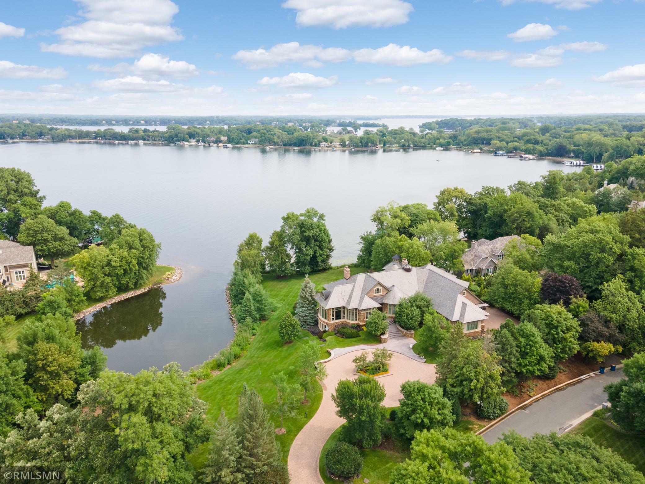 Property Photo:  60 Clay Cliffe Drive  MN 55331 