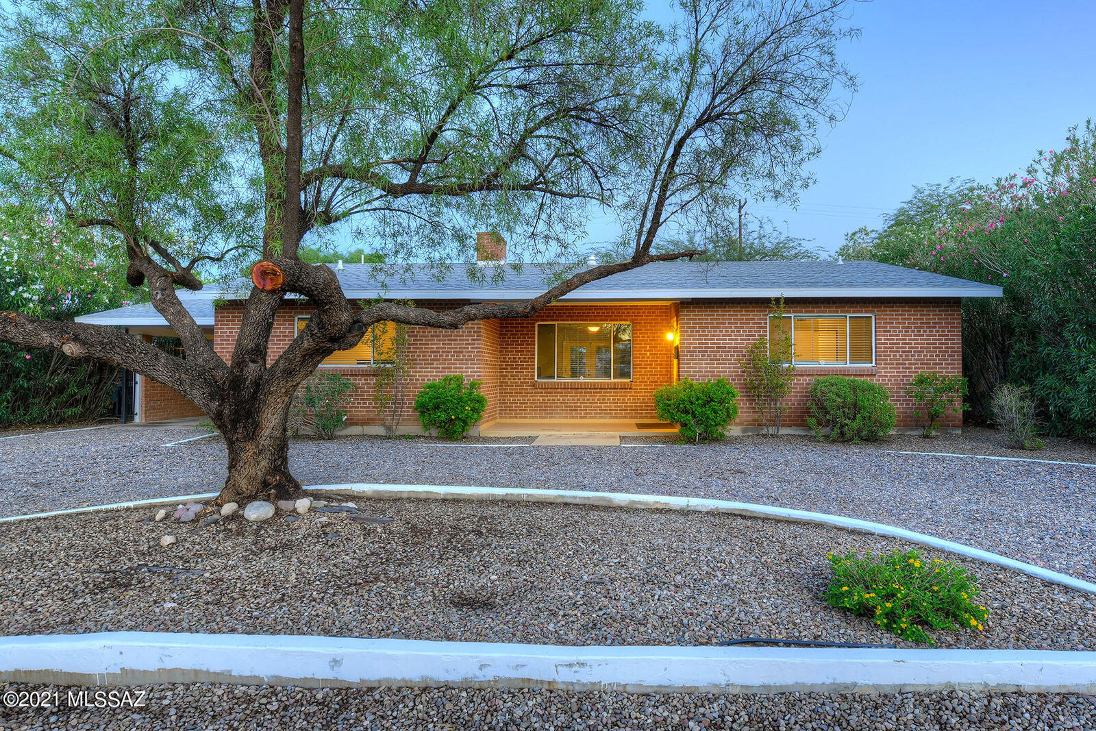 Property Photo: 226 S Stratford Drive AZ 85716