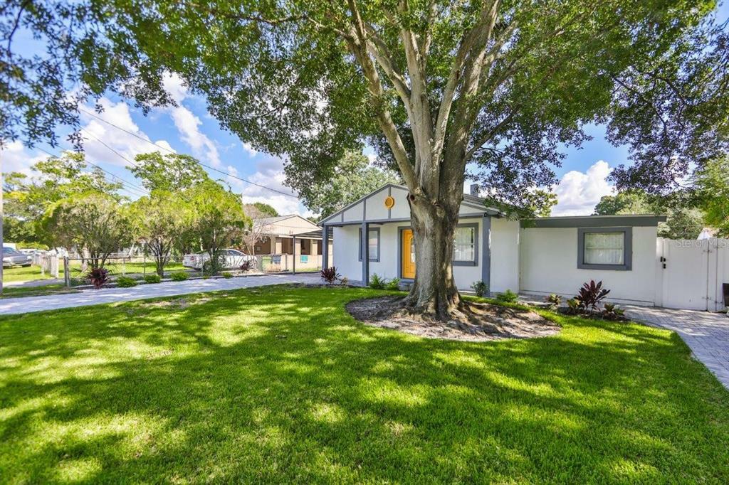 Property Photo:  3014 W Van Buren Drive  FL 33611 