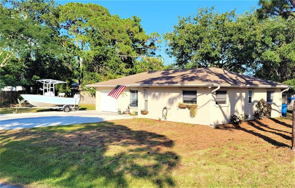 Property Photo:  1081 Redstart Road  FL 34293 