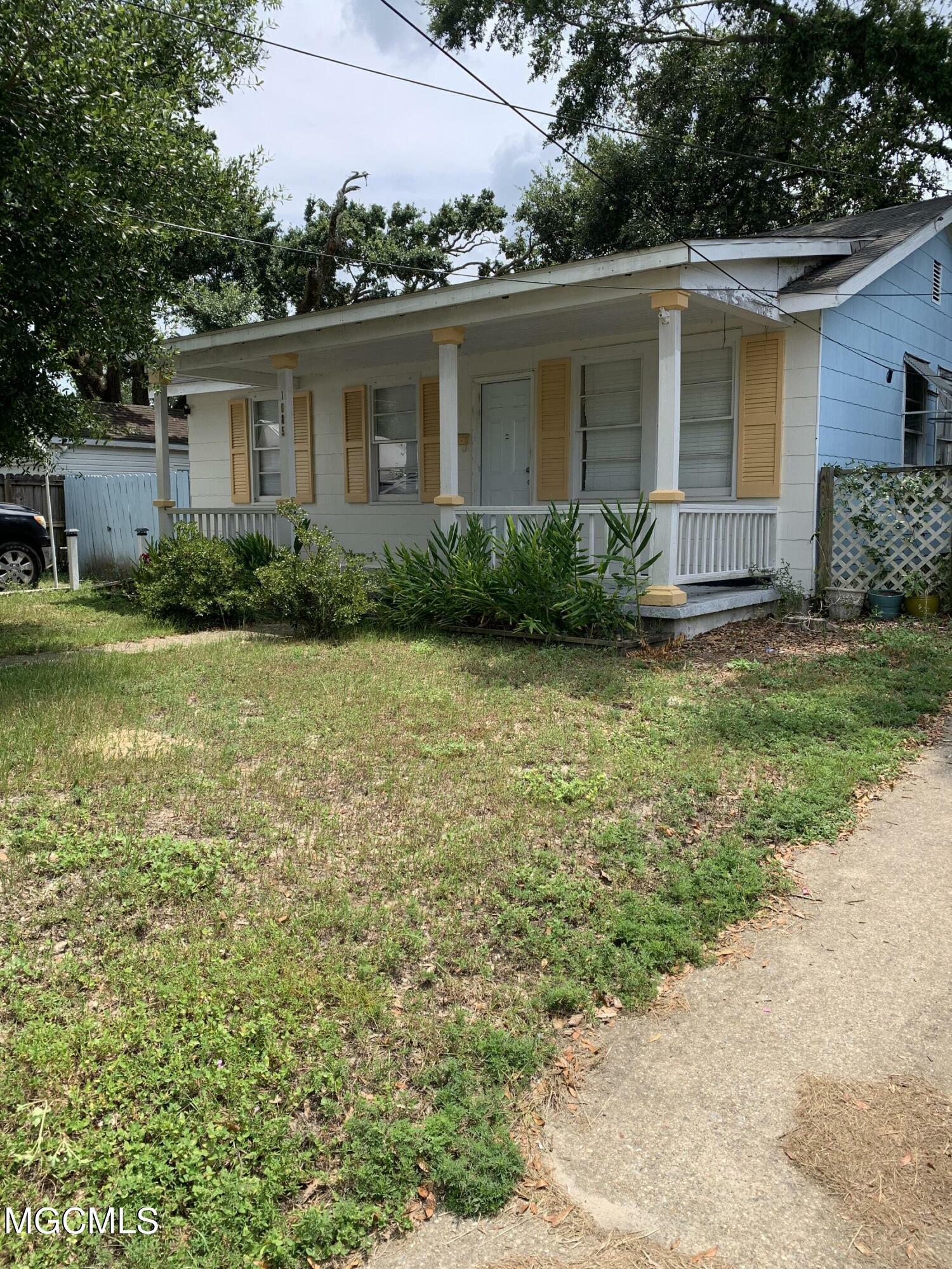 Property Photo:  1085 Lafayette Street  MS 39530 