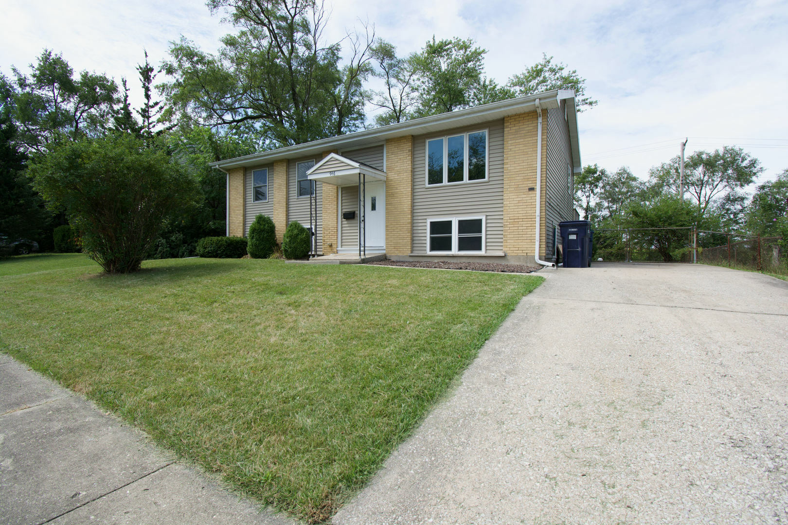 Property Photo:  946 Princeton Avenue  IL 60443 