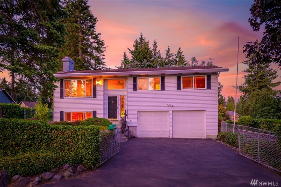 Property Photo:  3009 Silver Crest Dr  WA 98012 