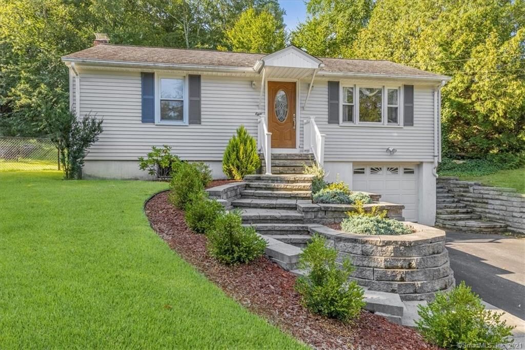 Property Photo:  8 Old Mill Road  CT 06375 
