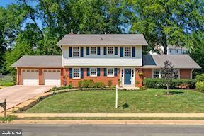 Property Photo:  904 Country Club Drive NE  VA 22180 