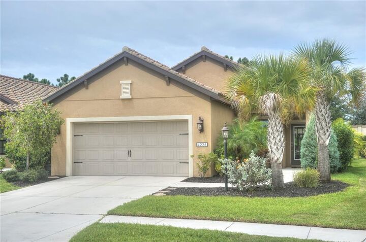 Property Photo: 225 Alfero Way FL 34275